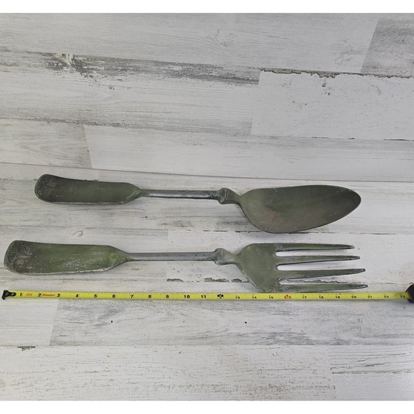 The Unbranded Brand Other - Vintage Style Large Metal Fork and Spoon Wall Decor Set Distressed Green 21"